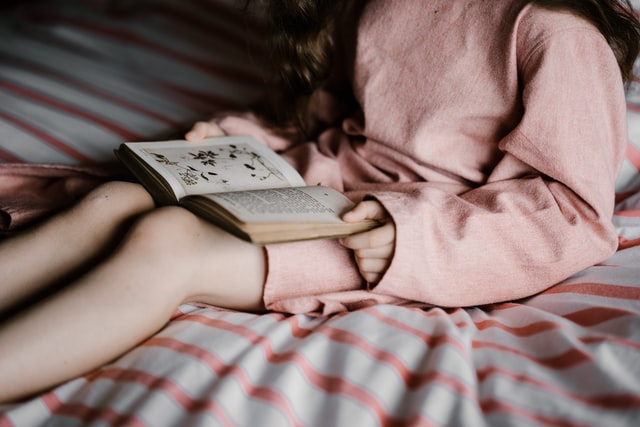 Leggere prima di andare a letto: i libri per dormire bene